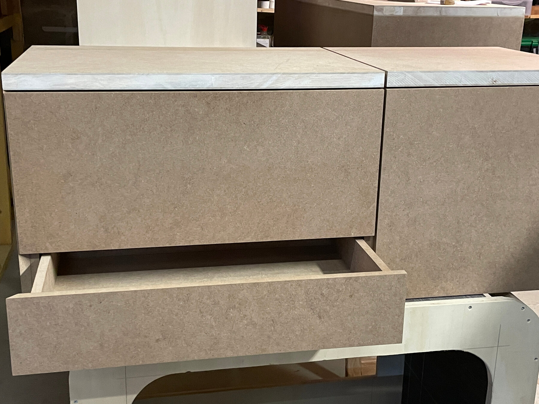 Mobilier bleu IKB — Paris — Tiroir — ajustage