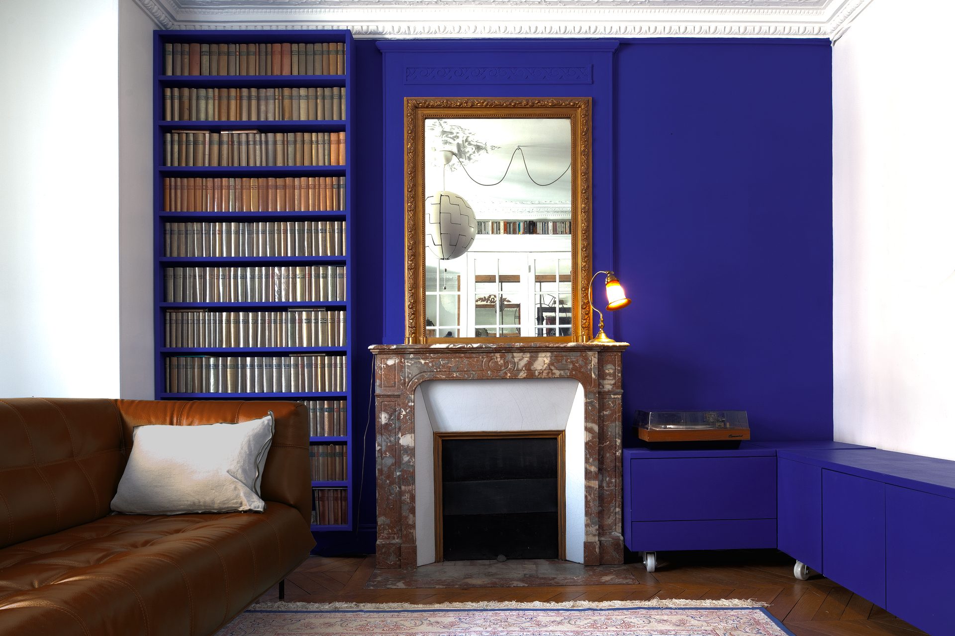 Mobilier bleu IKB — Paris — Objet à Paris